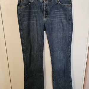Wrangler Women's Classic Indigo Straight Jeans